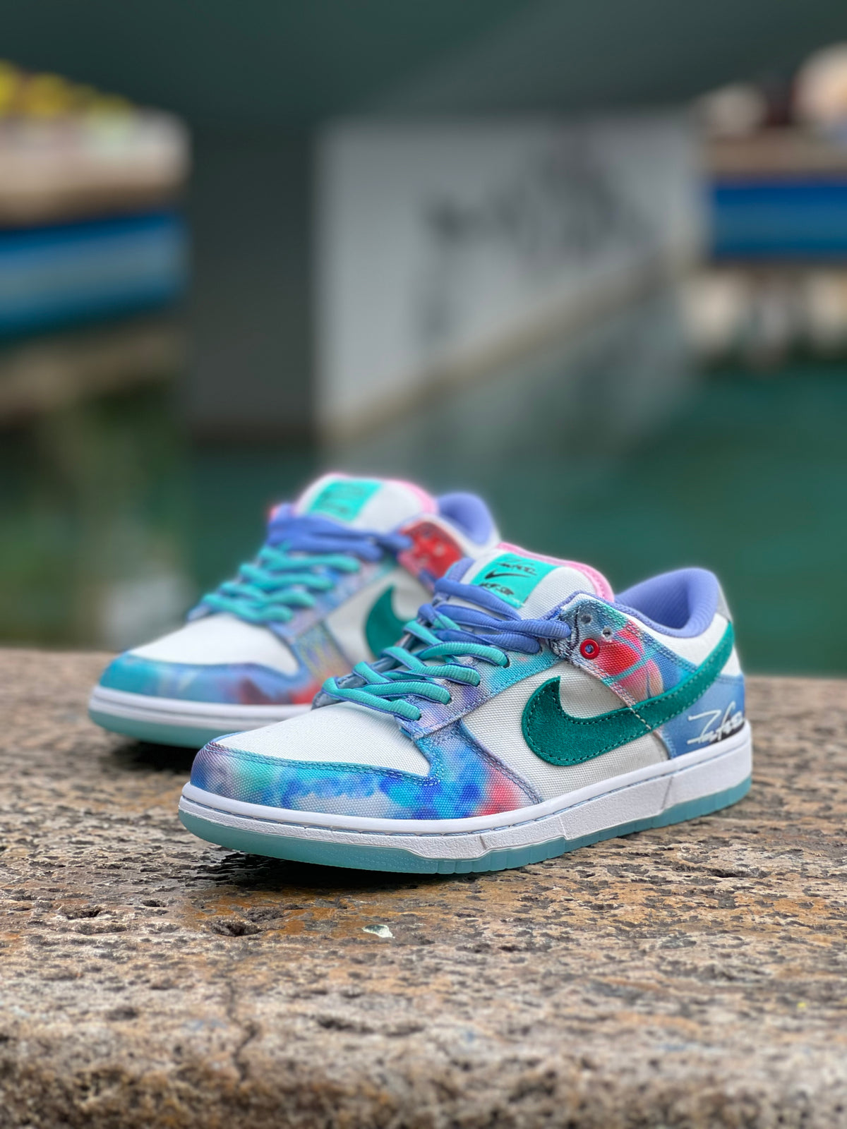 : Nike SB Dunk Low “Barcelona” (Edición especial Tie-Dye)