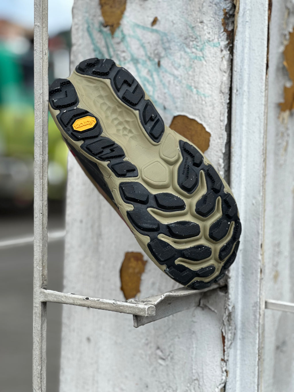 New Balance Fresh Foam More Trail V3 Licorice