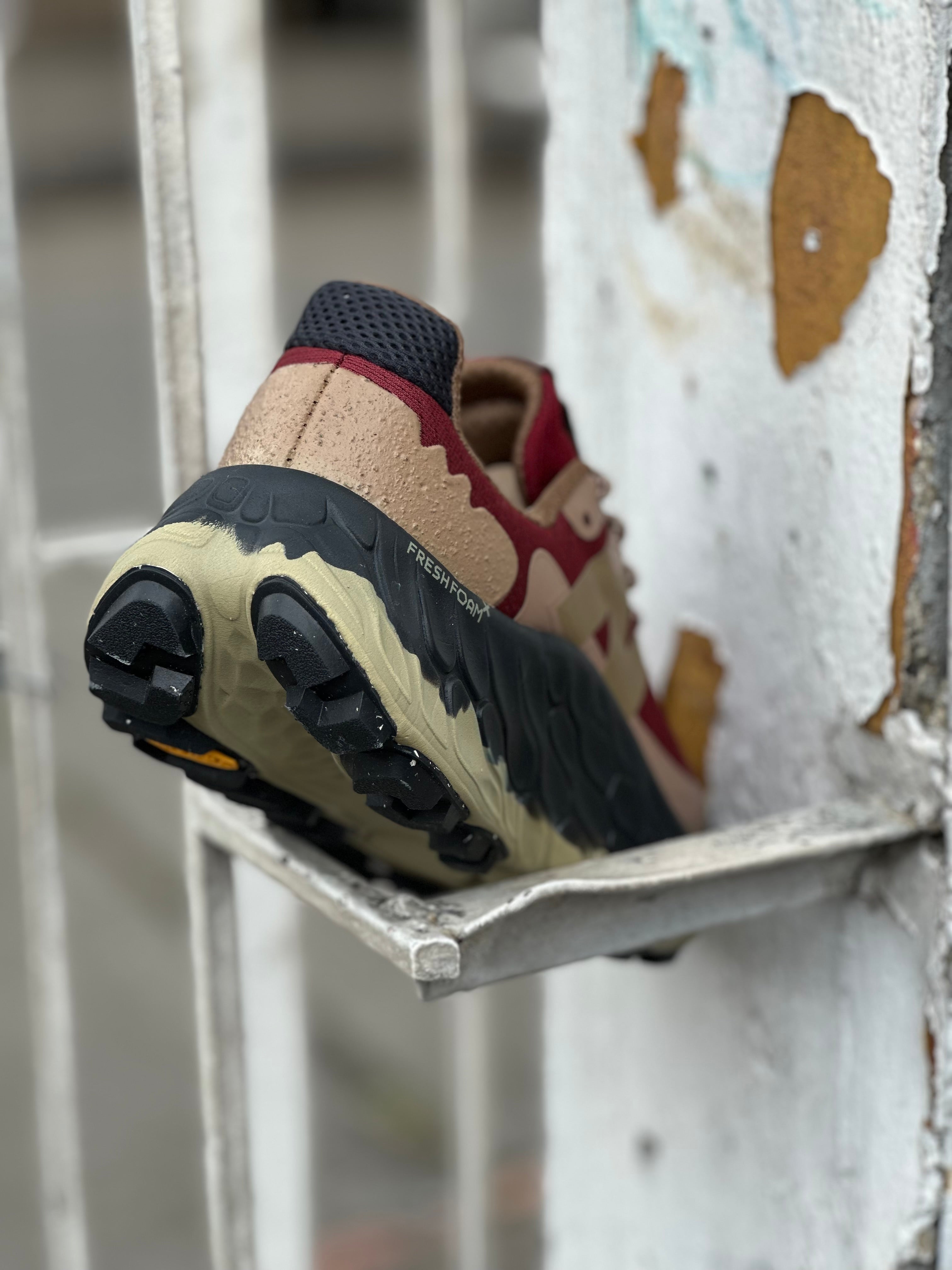 New Balance Fresh Foam More Trail V3 Licorice
