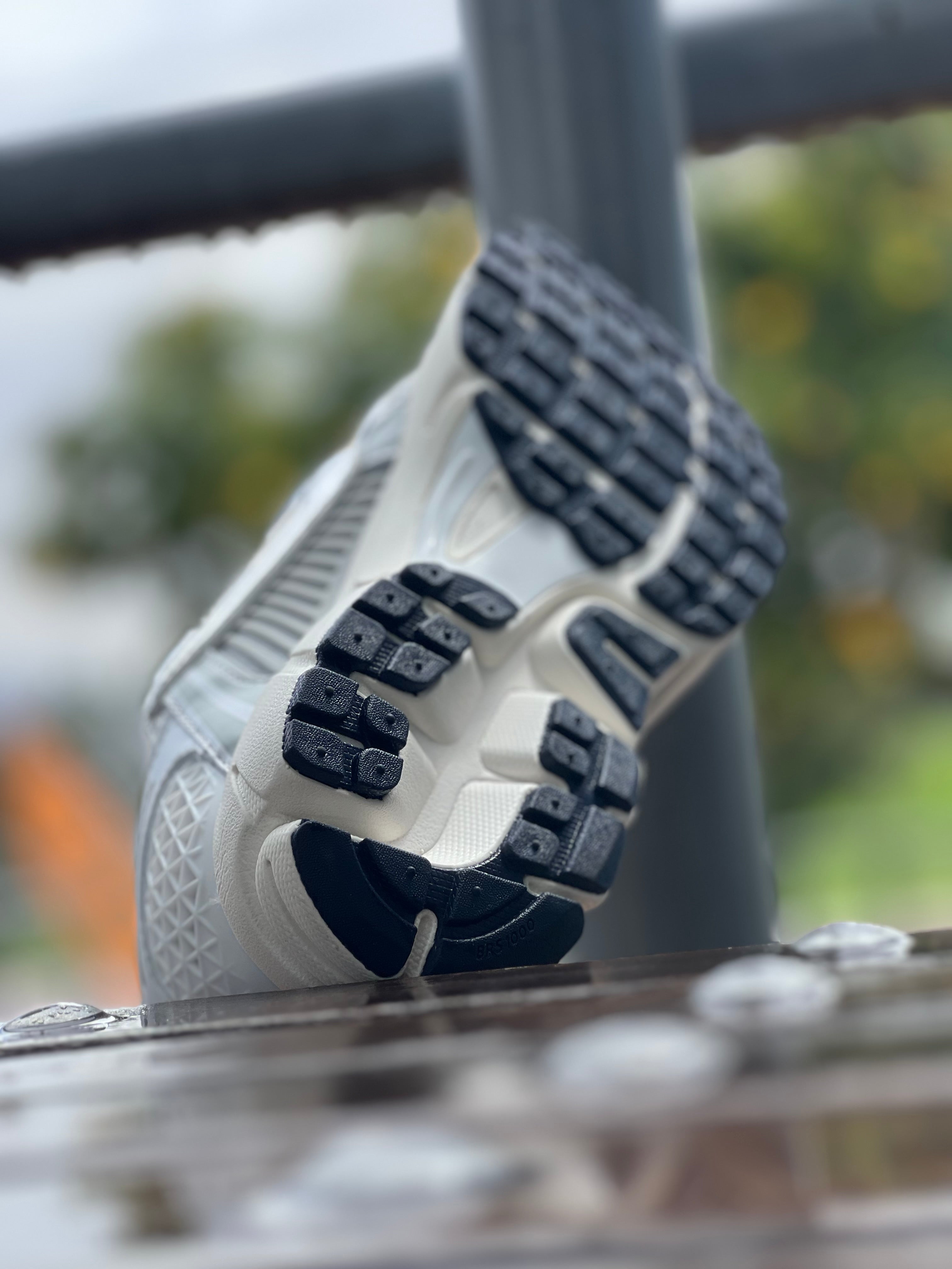 Nike Air Zoom Vomero 5 en ‘Photon Dust Metallic Silver’