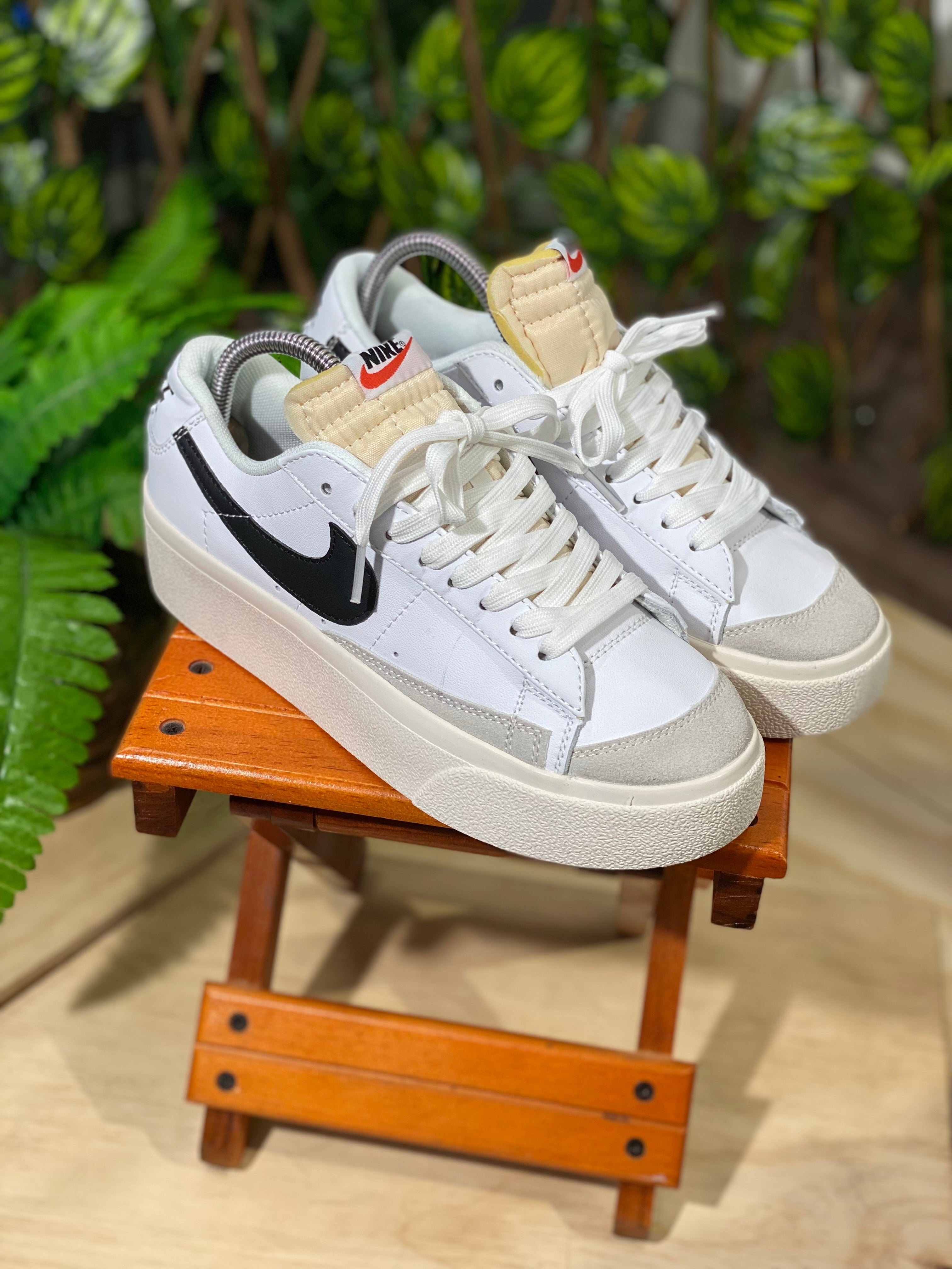 Nike Blazer Low ’77 Vintage White Black.