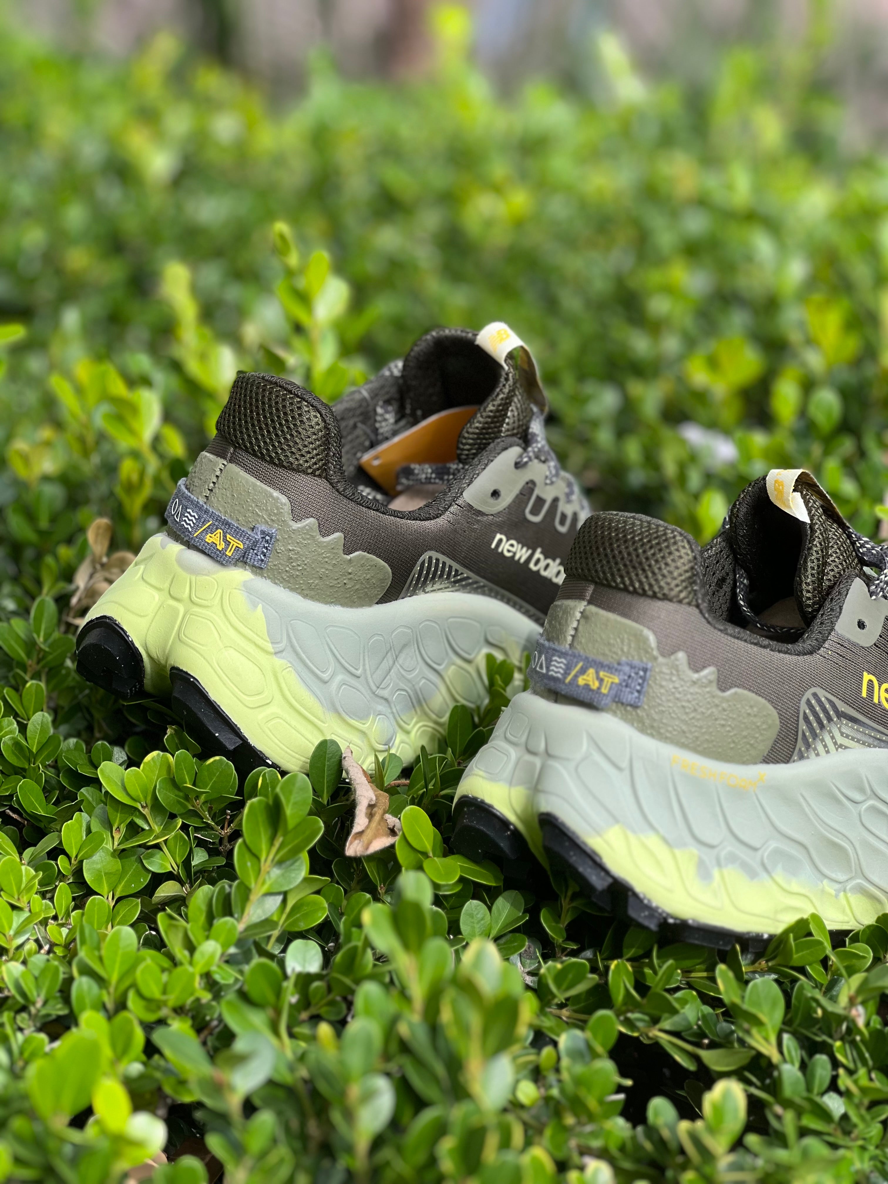 New Balance Fresh Foam More Trail v3 – Brown / Neon Yellow