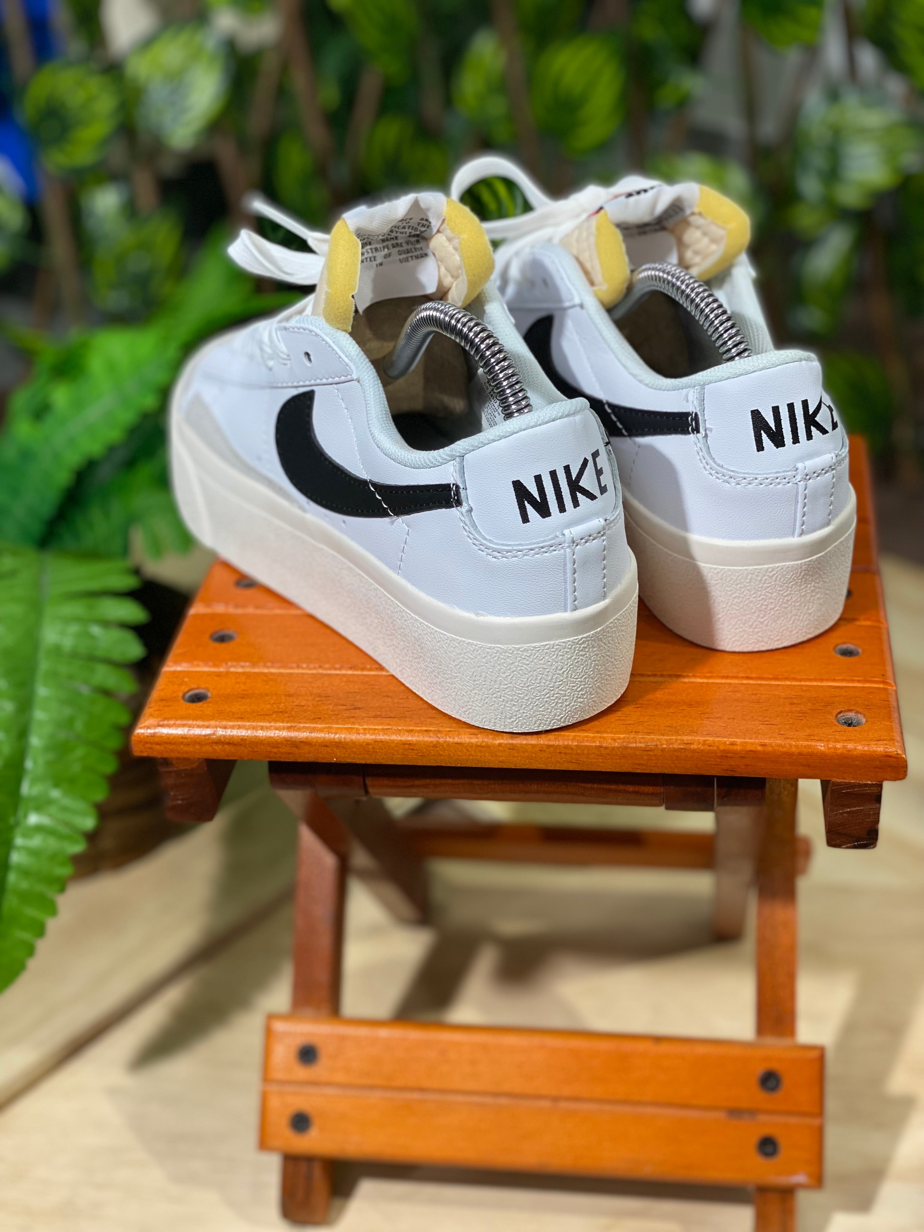 Nike Blazer Low ’77 Vintage White Black.