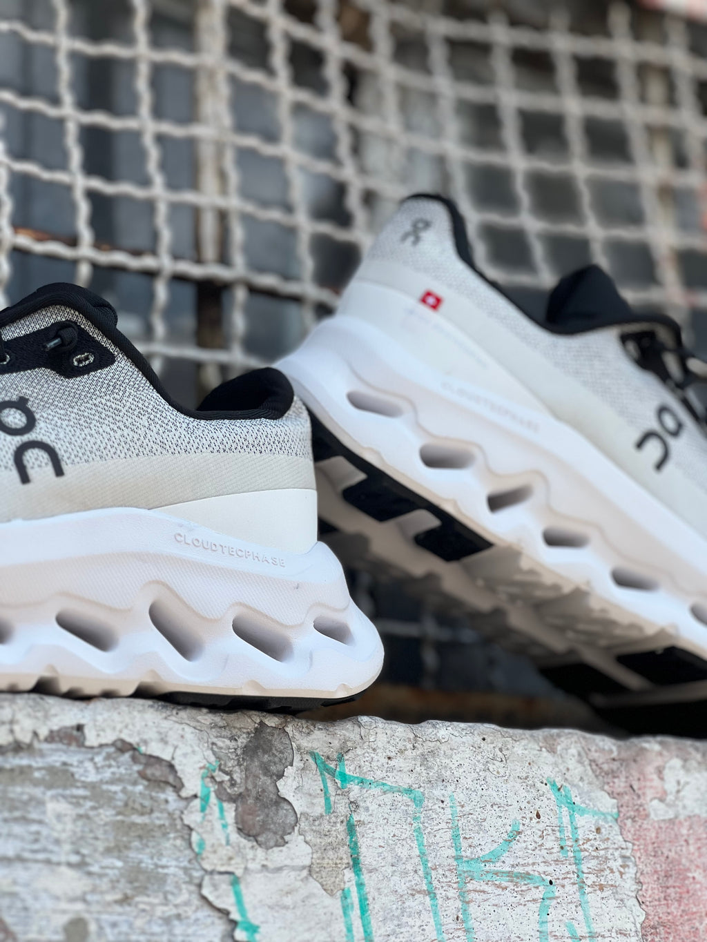 On Running tenis Cloudtilt 
ON RUNNING
tenis Cloudtilt Black/Ivory