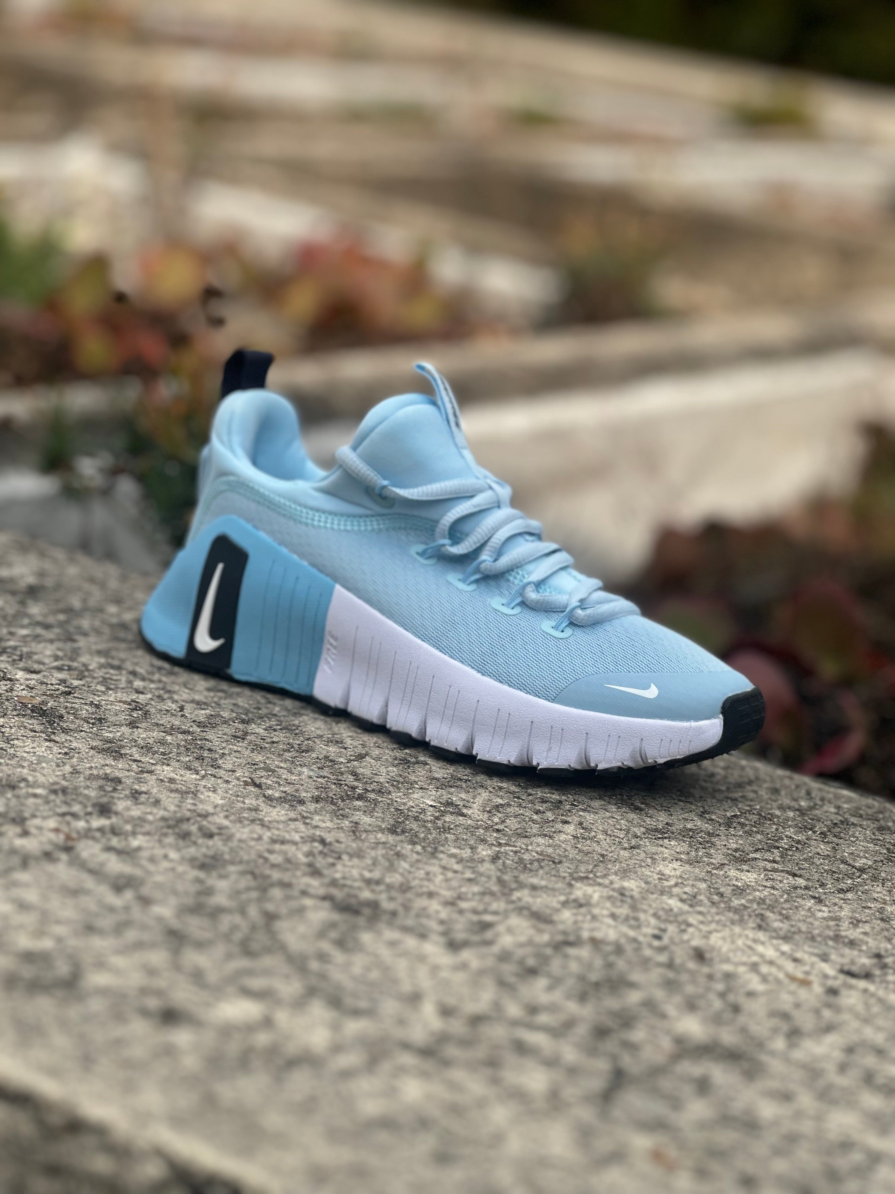 Nike Free Metcon 6 en color azul claro