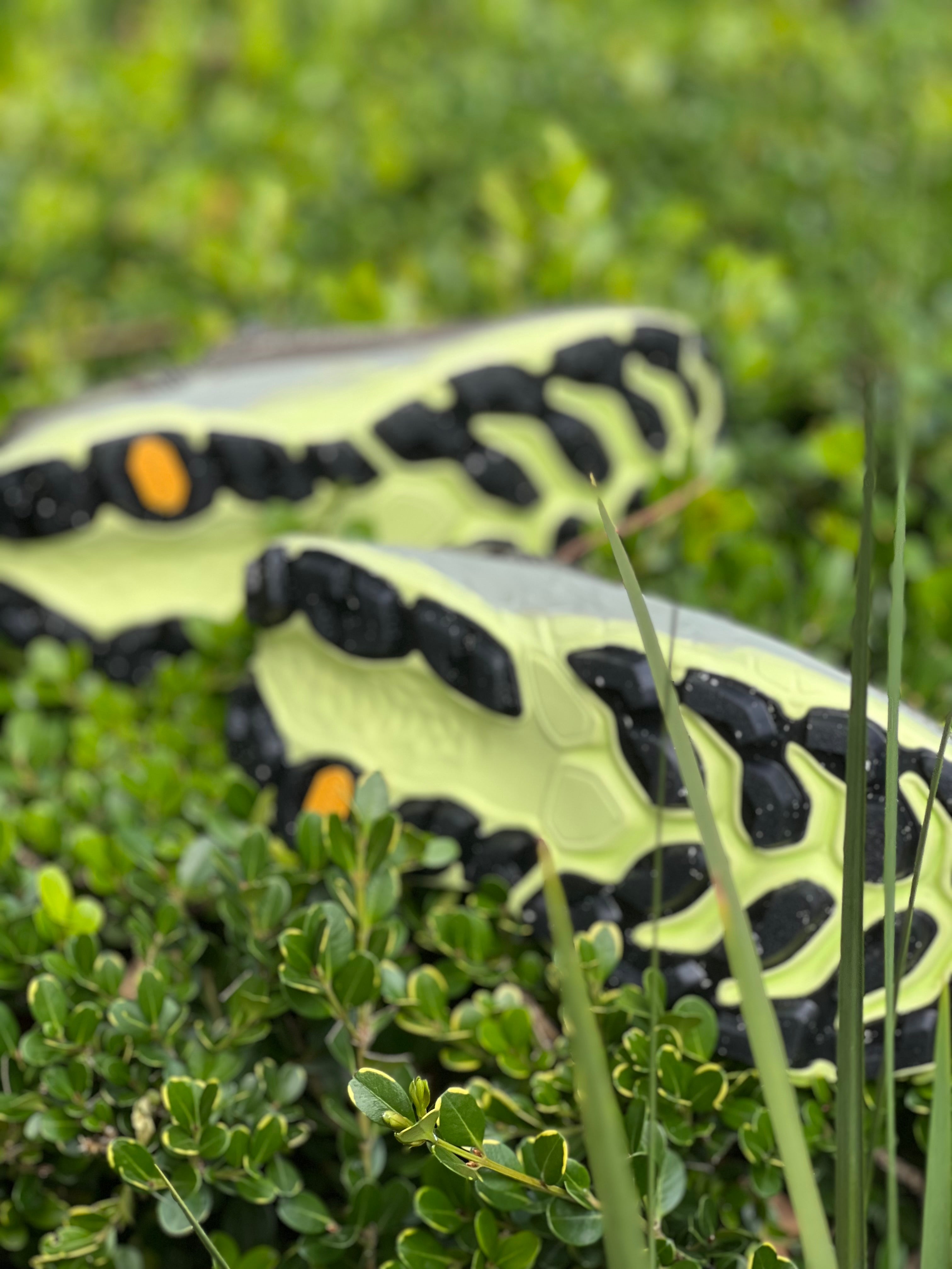 New Balance Fresh Foam More Trail v3 – Brown / Neon Yellow